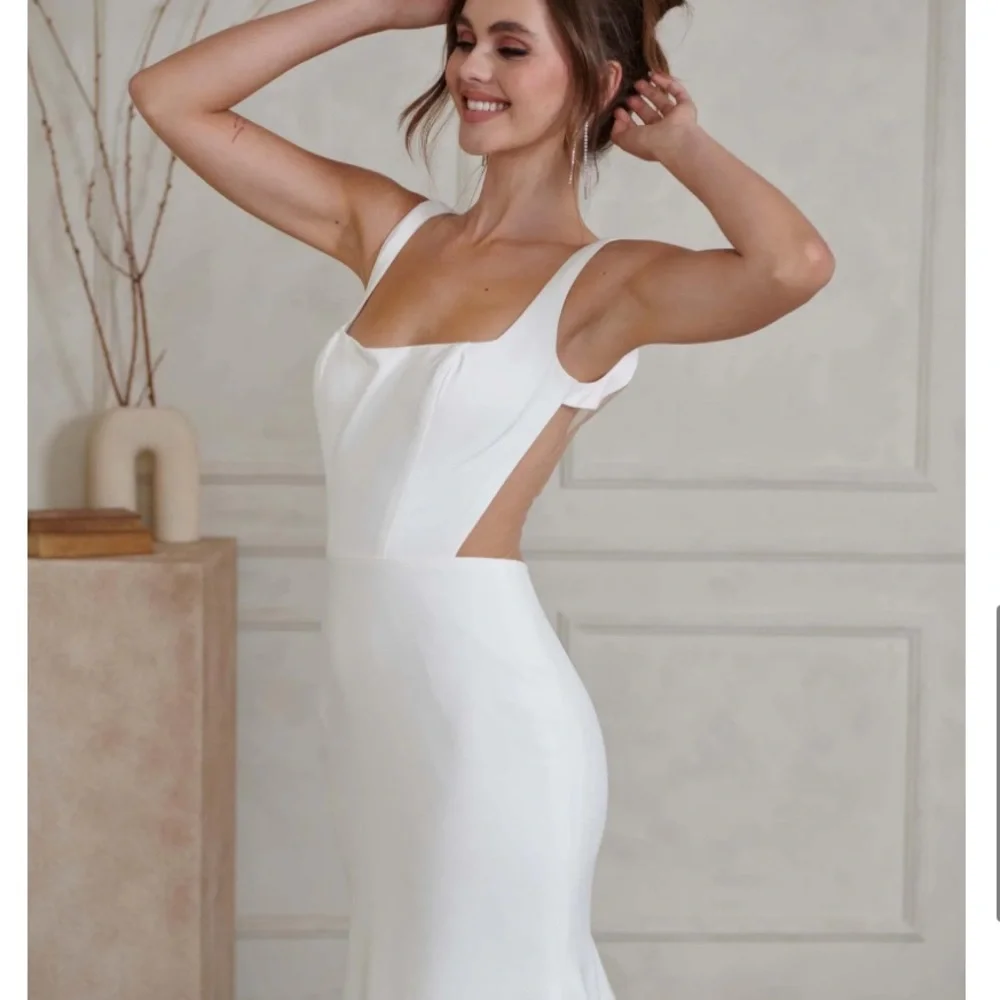 Chic Ivory Bridal Gown with Button Detail - Picture 3 of 12